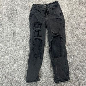 I’m selling these Hollister jeans because they are to short for me.